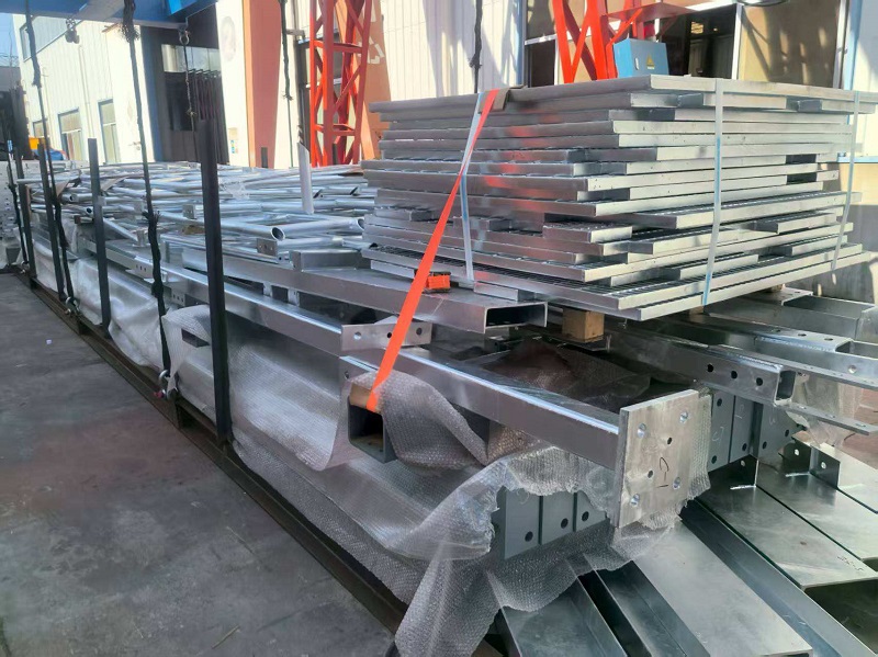 Polad pilləkənlər Kayman adalarına gəlir: yeni bir memarlıq elementi trans-Sakit okean səyahətinə başlayır